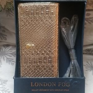 Wallet/wristlet/crossbody. London Fog